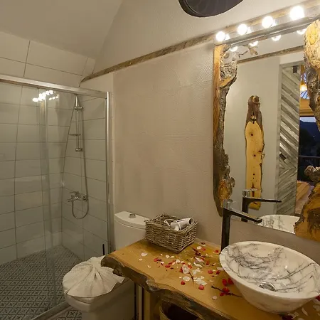 Iksirci Baba Hotel